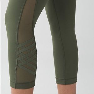 Lululemon Minimalist Crop